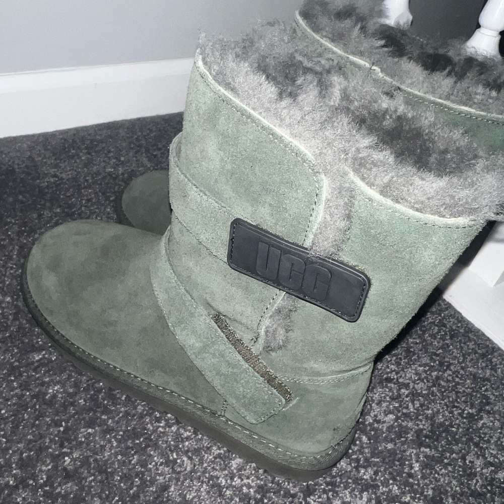 New!! Women's UGG Bailey Graphic Logo Boot (Size 9) - Picture 3 of 4